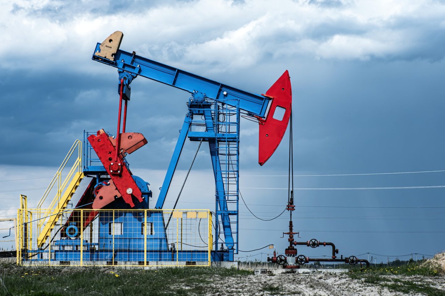 extraction-of-crude-oil-in-oilfield-oil-drilling-rig-pumps-oil--e1673760437865