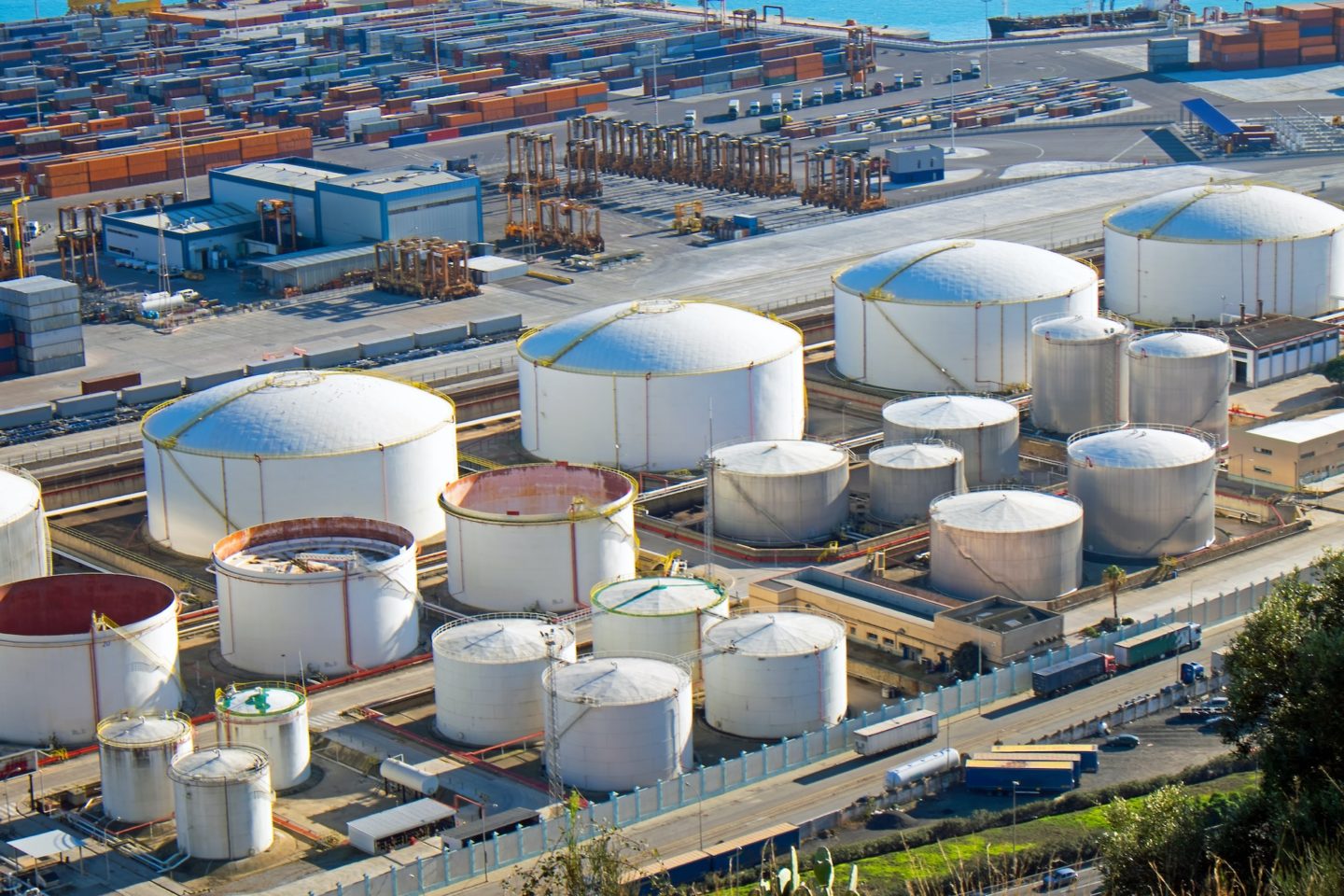 gas-tanks-and-containers-e1673760800136