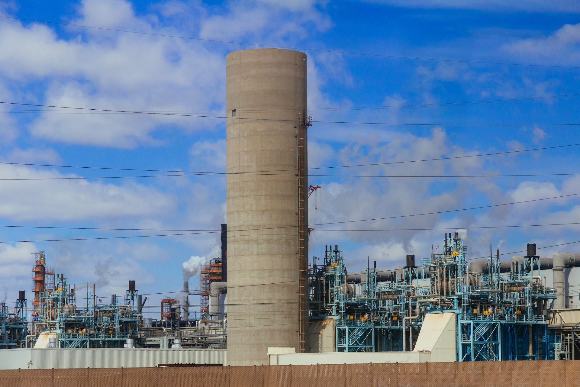 oil-and-gas-industry-refinery-at-twilight-factory-plant-e1673760768616